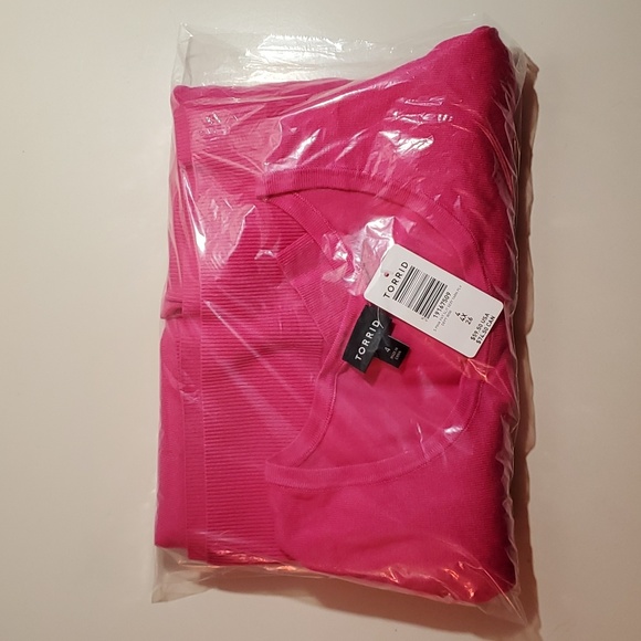 ❤️NWT VINTAGE TORRID SWEATER - FITTED - CUTOUT CHEST - CREW NECK - HOT PINK - Picture 3 of 9